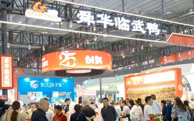 VLOG直擊長(zhǎng)沙農(nóng)博會(huì)：記者組團(tuán)打卡，舜華臨武鴨圈粉無(wú)數(shù)
